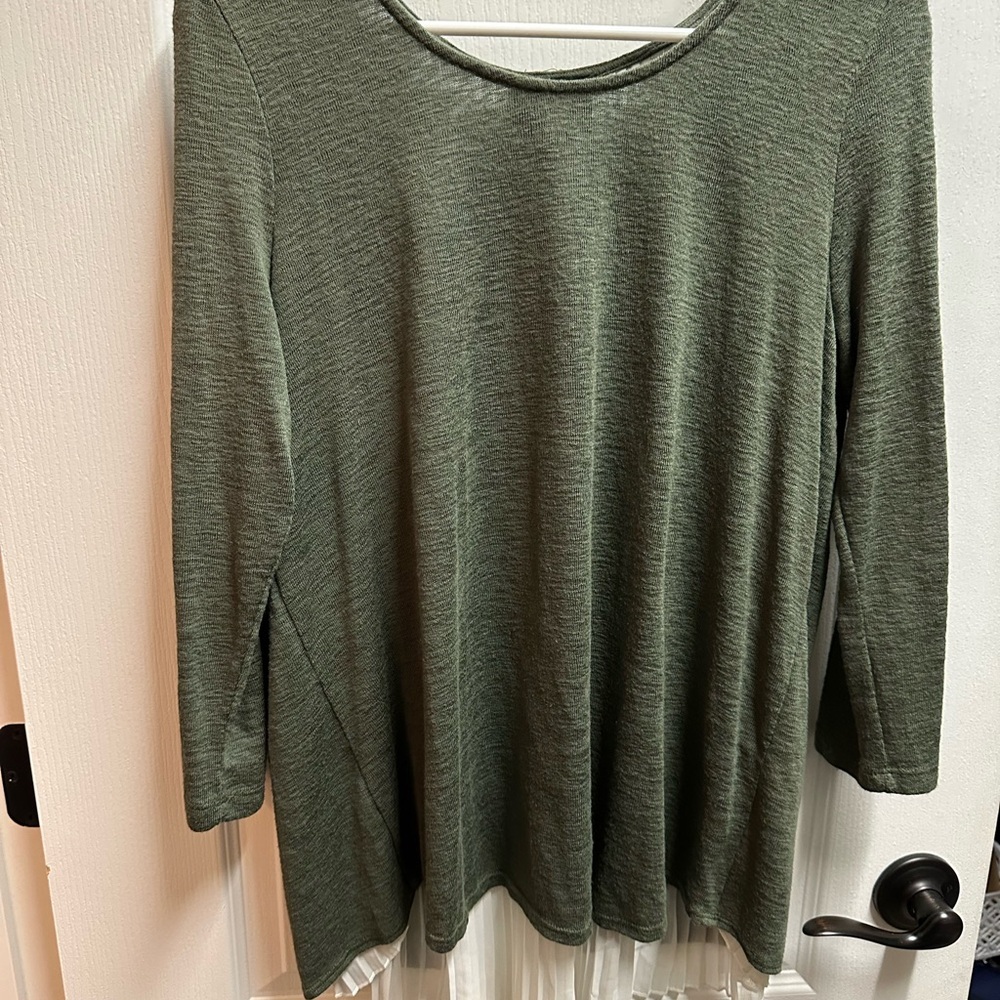 W5 Women's Olive Green Women's Top size XL/ NWOT B7